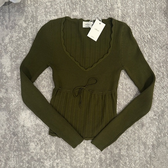 Aritzia Tops - Aritzia Wilfred Soloist Sweater Long sleeve in Olive Green